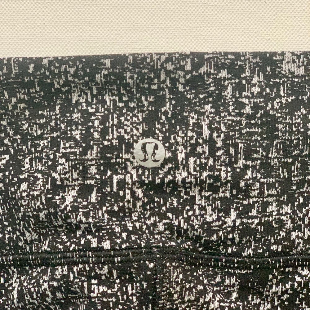 Lululemon cropped leggings - Picture 2 of 4